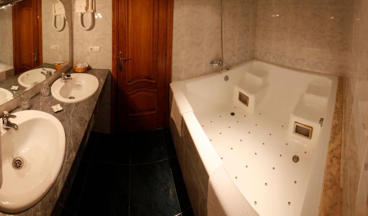 Hotel Park Нойя Экстерьер фото